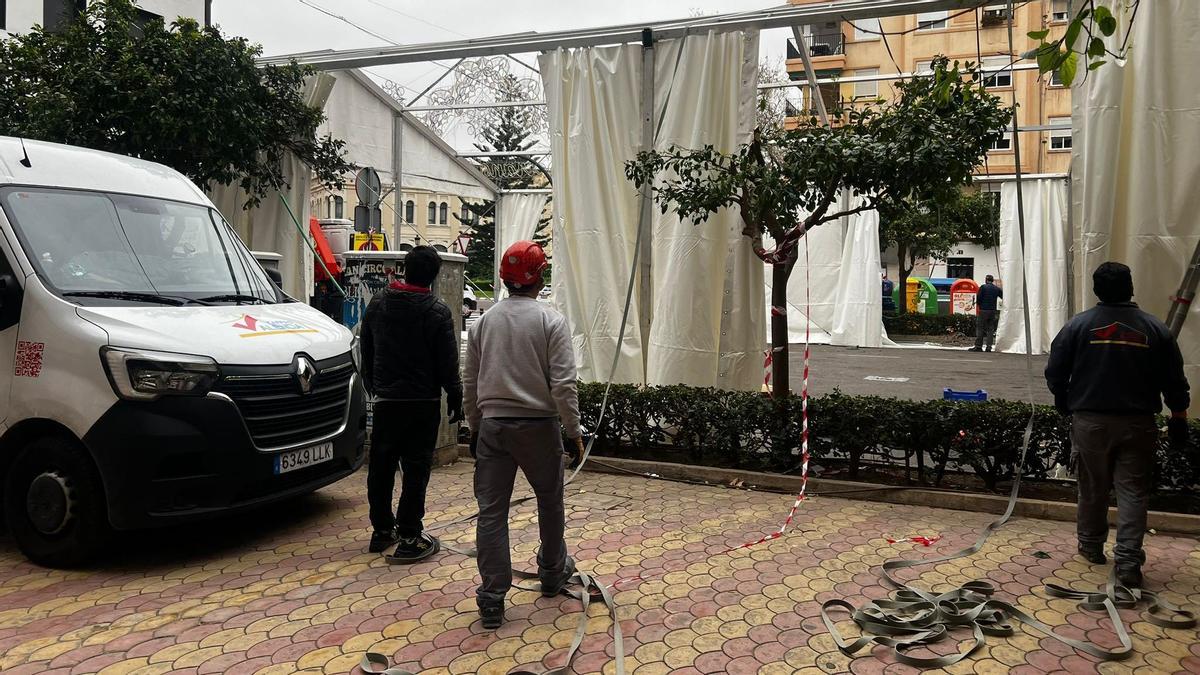 El montaje de carpas falleras ya ha comenzado