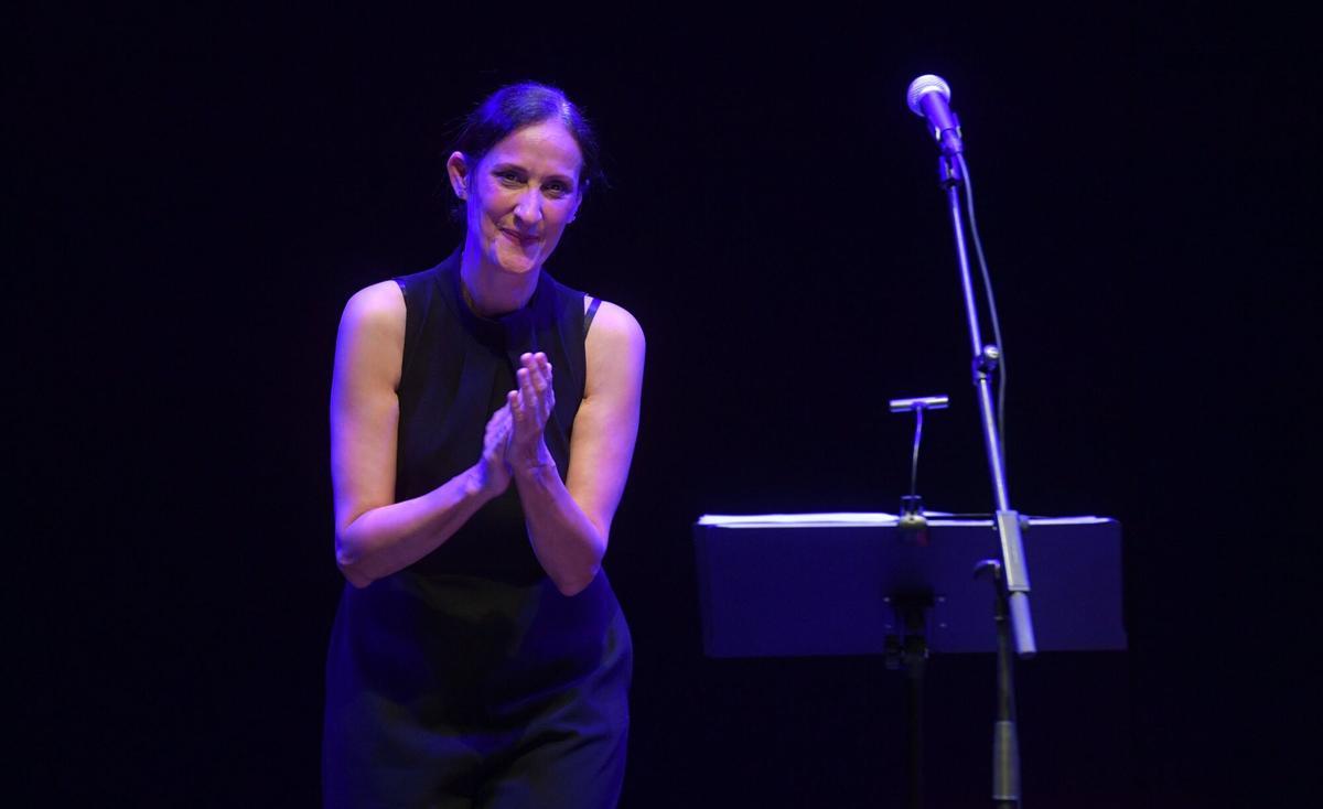 Rosa Cedrón na gala dos XXV PREMIOS OPINIÓN da Música de Raíz. Rosa Cedrón na gala dos XXV PREMIOS OPINIÓN da Música de Raíz.