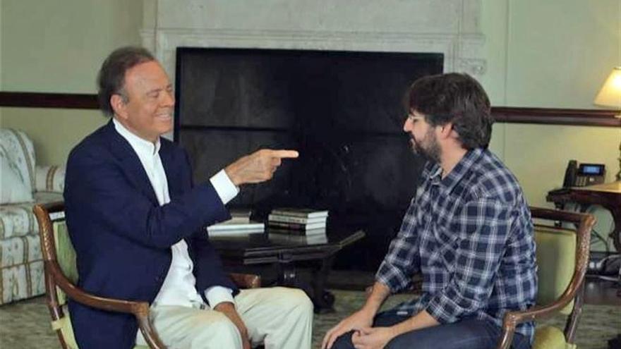 Julio Iglesias en un momento de su entrevista con Jordi Évole.