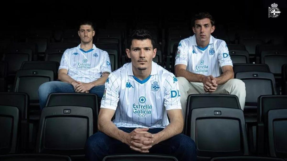 Loureiro, Barcia y Escudero presentan la camiseta retro del Dépor