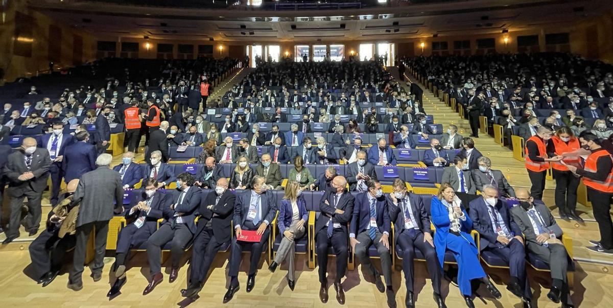 Salón de actos de Ifema que acogió ayer el encuentro de 1.300 empresarios a favor del corredor mediterráneo.  | LAURA BALLESTER