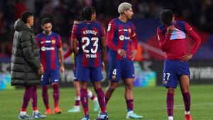 Los jugadores del Barça, justo tras el final del partido ante el Girona