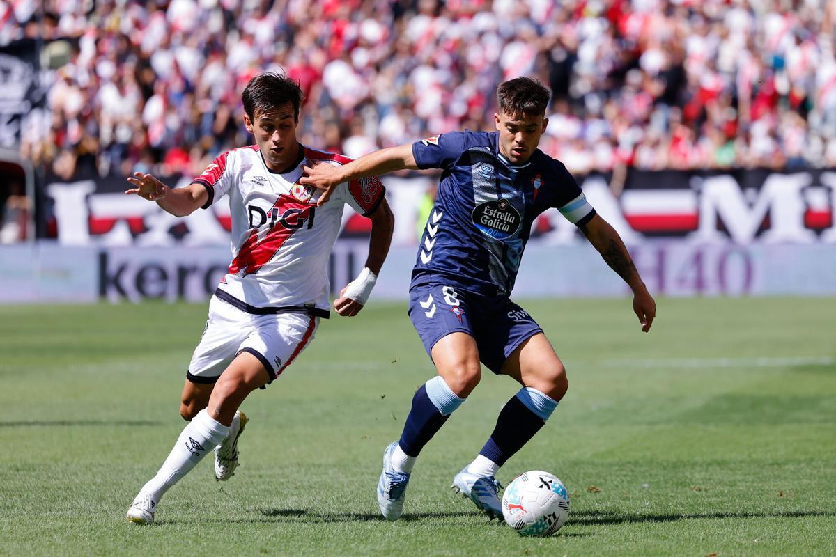 Fran Beltran of RC Celta de Vigo and Pedro Diaz of Rayo Vallecano in action during the Spanish League, LaLiga EA Sports, football match played between Rayo Vallecano and RC Celta de Vigo at Estadio de Vallecas on September 21, 2025, in Madrid, Spain. AFP7 21/09/2025 ONLY FOR USE IN SPAIN. Dennis Agyeman / AFP7 / Europa Press;2025;SOCCER;SPAIN;SPORT;ZSOCCER;ZSPORT;Rayo Vallecano v RC Celta de Vigo - LaLiga EA Sports;