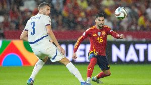 Álex Baena, en una acción del partido.