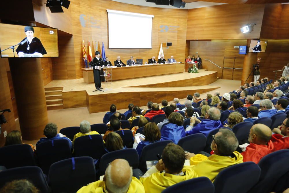 Ximo Puig se compromete a seguir trabajando en la rebaja de las tasas universitarias a la vez que exige más financiación estatal