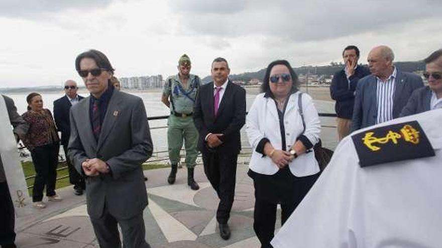 En primer término, Juan Manuel Cuervo; detrás, Marivy Rasso y a la izquierda de ésta, Sergio López, ayer en el Museo de Anclas.