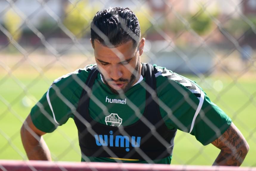 El Elche ya se entrena en grupo