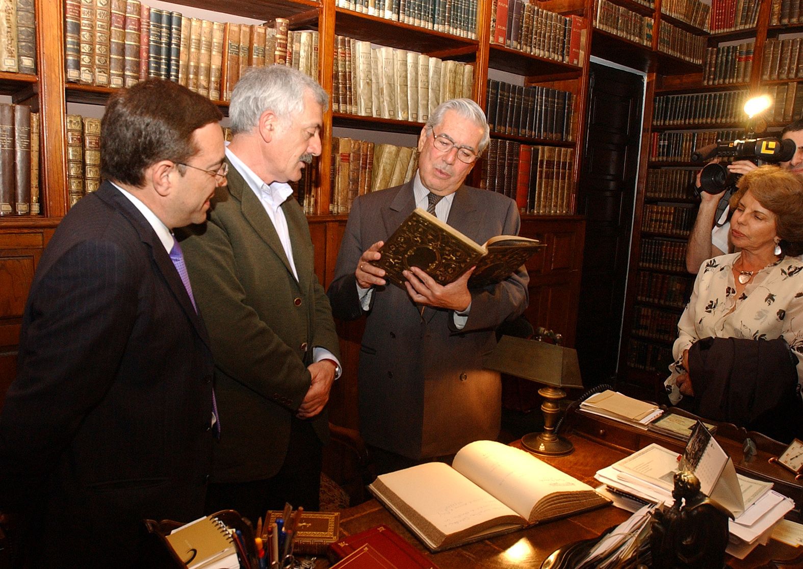 EN IMÁGENES: La relación de Mario Vargas Llosa con Asturias