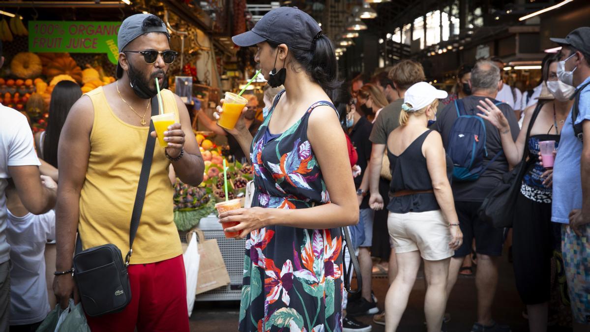 Los turistas empiezan a aparecer y con ellos los jugos de frutas 