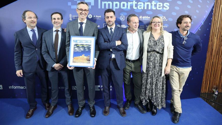 Fernando Sancho, de Aguas de Alicante; Ciriaco Clemente, de Hidraqua; Sergio Sánchez, director general de Aguas de Alicante; Francisco Muñoz, de Hidraqua; Sergio Azorín, de Aguas de Alicante; María José Toledo, gerente de Aigües d’Elx; y Ramón Casanova, de Aguas de Alicante.