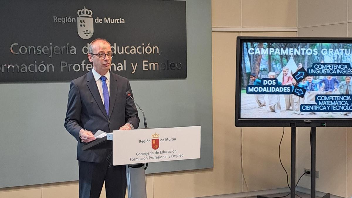 El consejero de Educación, Formación Profesional y Empleo, Víctor Marín.