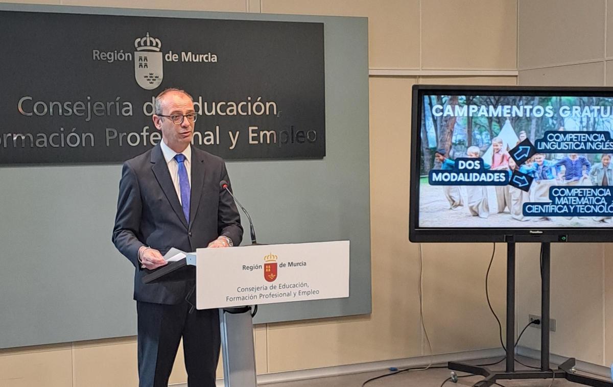 El consejero de Educación, Formación Profesional y Empleo, Víctor Marín.