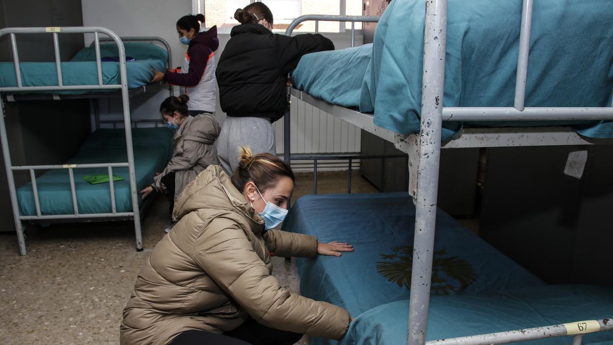 Las alumnas del Cefot se acomodan en lo que serán sus dependencias los próximos meses en Cáceres.