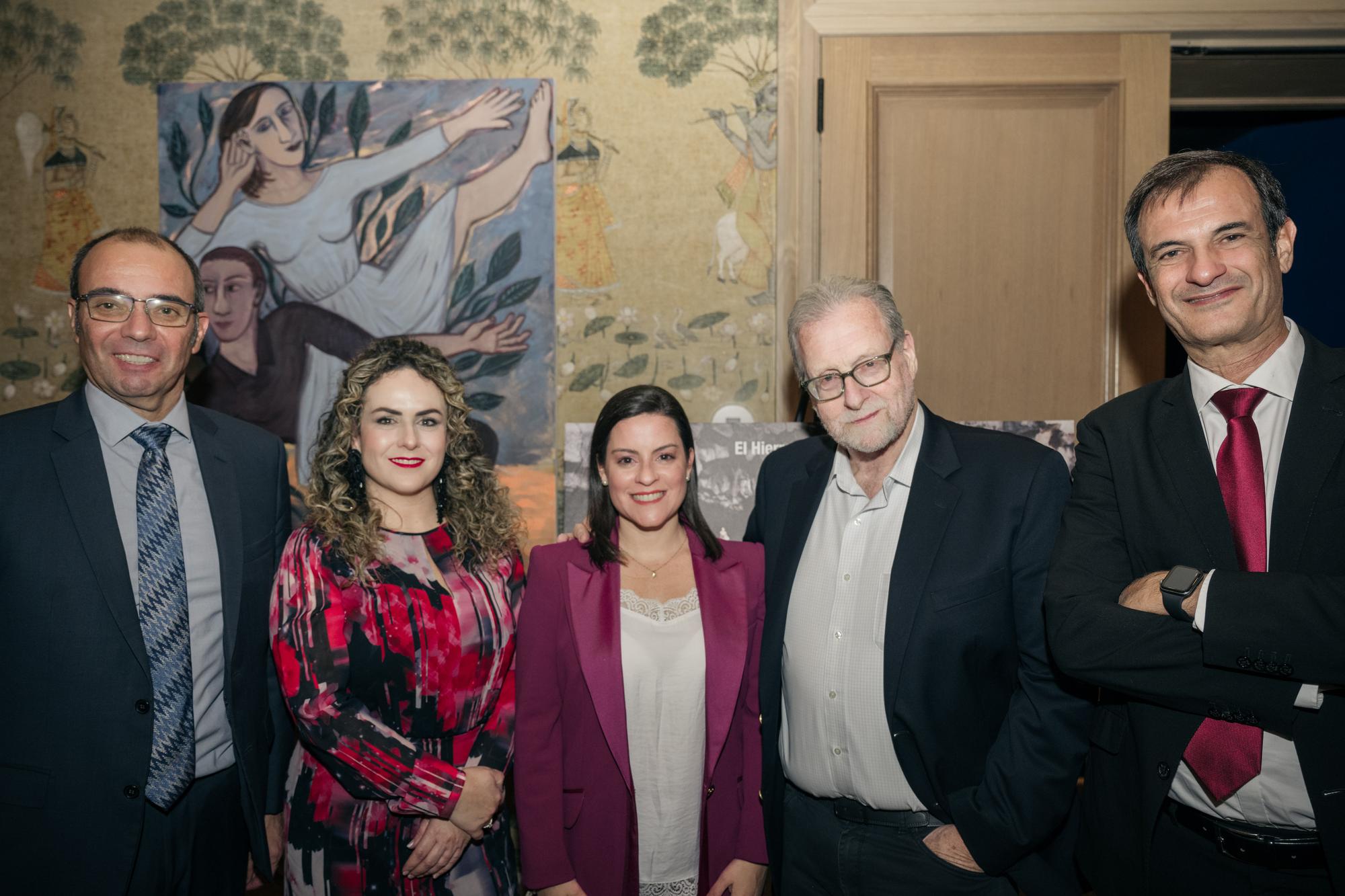 Yaiza Castilla y Peter Greenberg en la presentación en Nueva York de la programa ‘Hidden Canary Islands’.