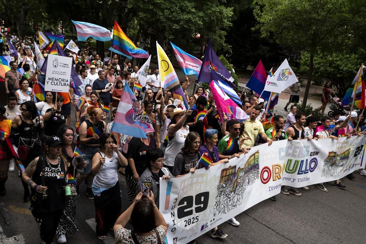 Fotogalería | Así fue la marcha del orgullo en Cáceres