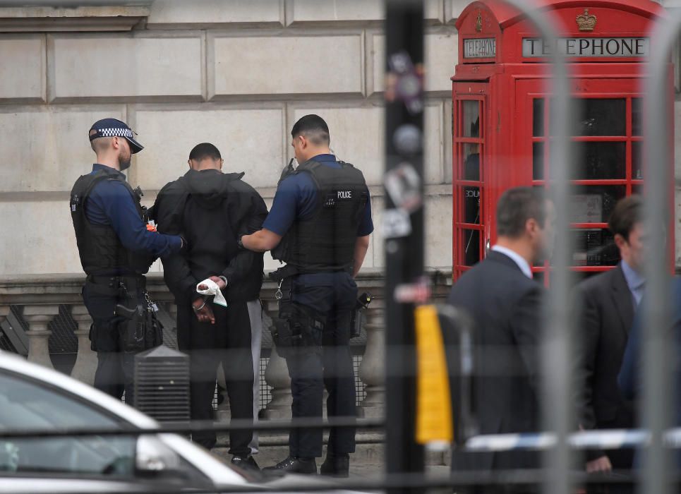 Un detenido en Londres que portaba dos cuchillos junto a Downing Street