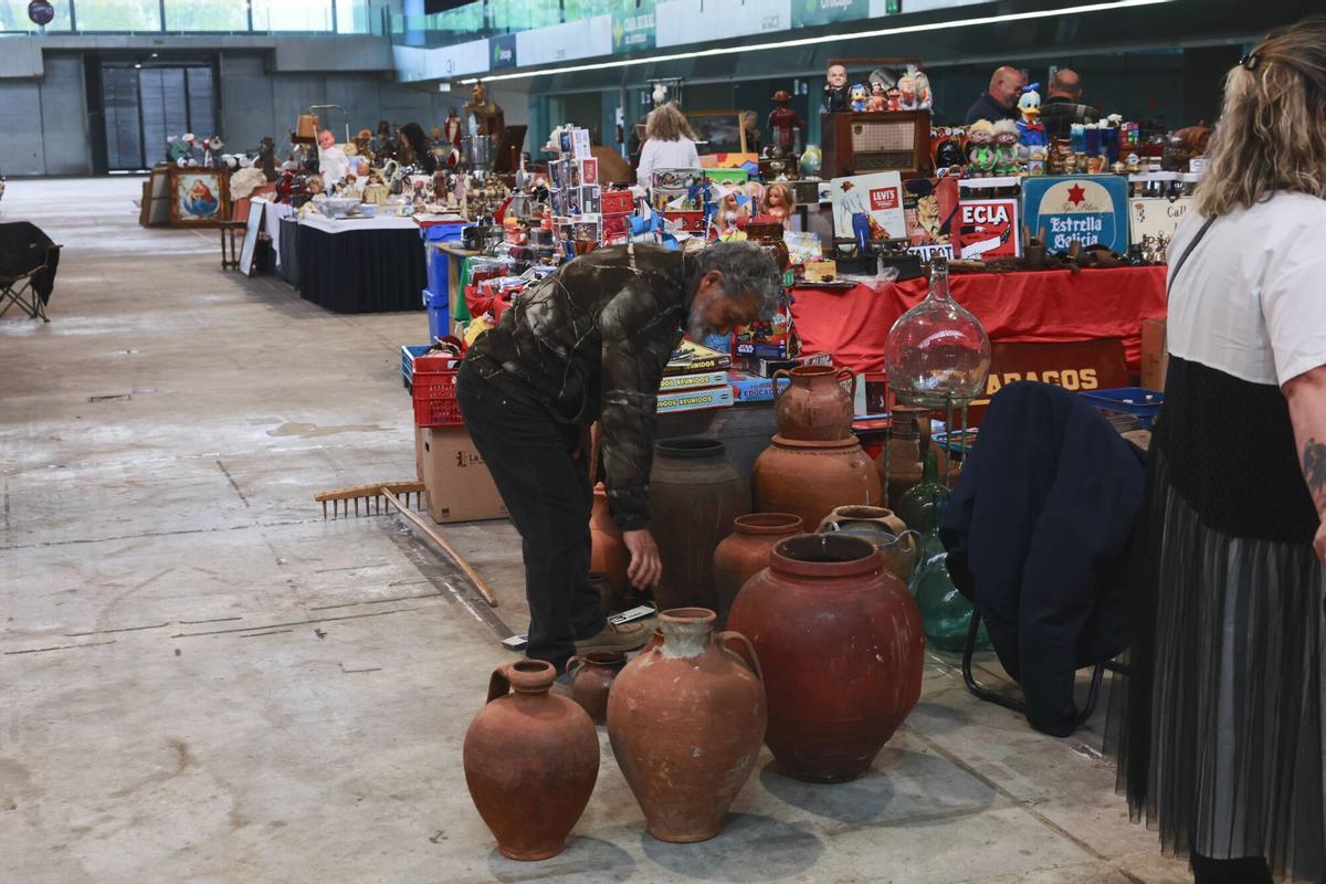 La feria de antigüedades de La Magdalena, en Avilés La feria de antigüedades de La Magdalena, en Avilés