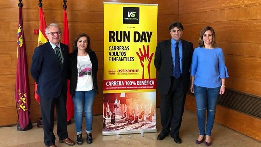 Felipe Coello, Nani Martínez, Conchita Ruiz y Enrique Carballido, en la presentación.