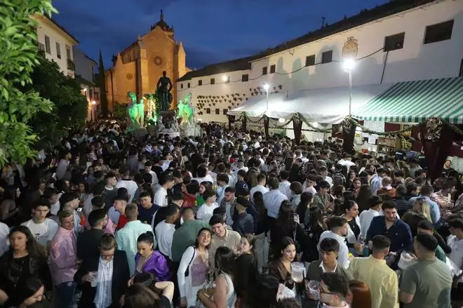 La noche toma el protagonismo en el inicio de las Cruces de Mayo