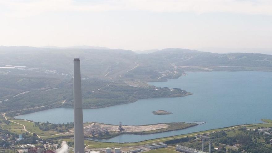 Vista aérea de la térmica cuando estaba en funcionamiento. |   // L. O.