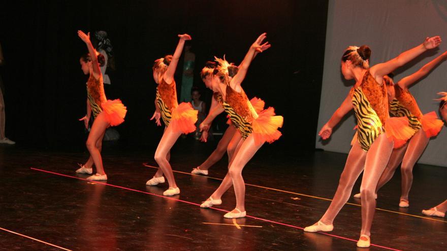 Un centenar de bailarinas de Lorca celebrarán en Calderón el ‘Día de la Danza’