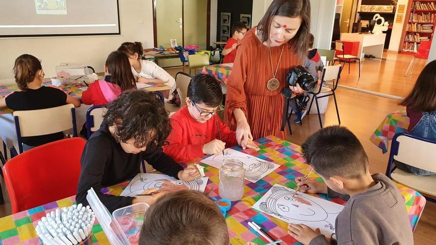 Una de las clases de dibujo durante el proyecto del CEIP Baix Vinalopó