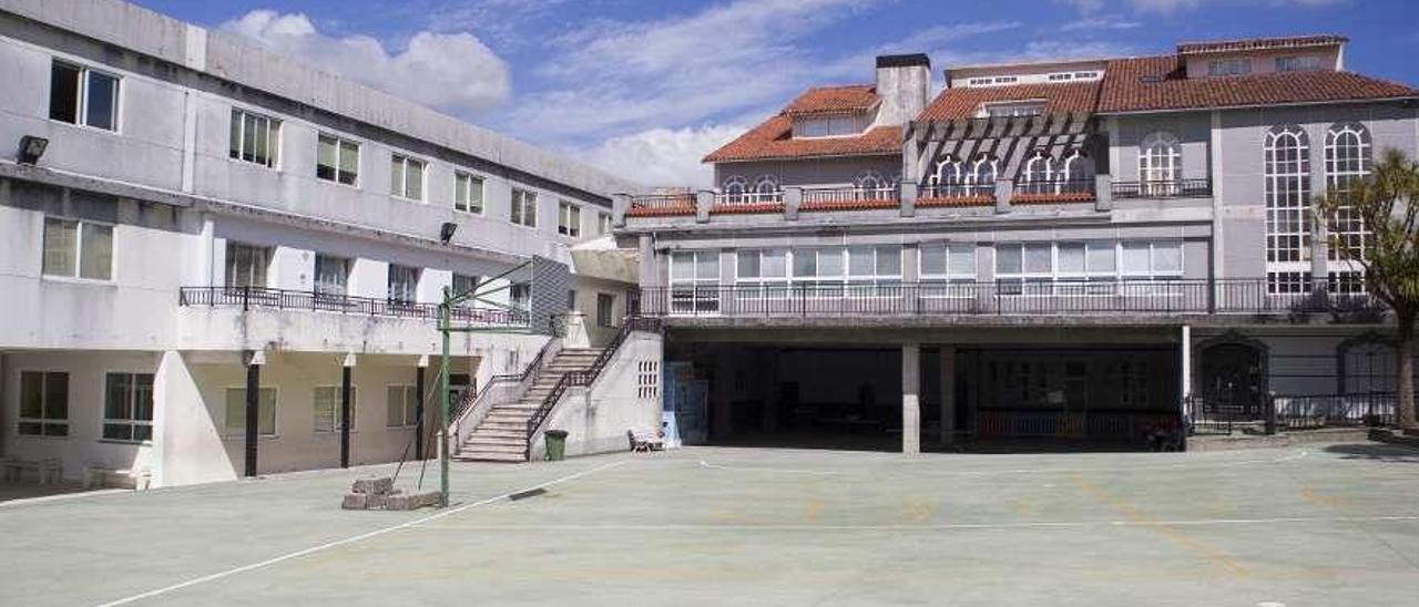 Vista exterior, ayer, del Colegio Sagrado Corazón Deza de Lalín. // Bernabé/Ana Agra