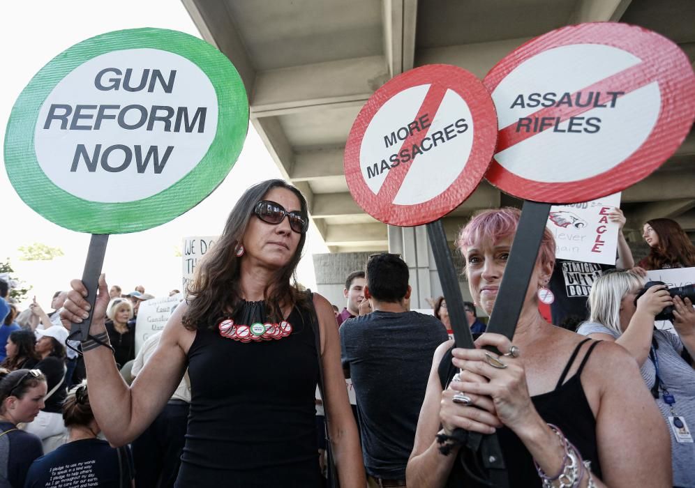 Alumnos de Parkland recuerdan a las víctimas de la masacre y claman contra Trump