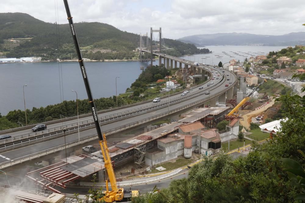 Trabajos en el puente de Rande // R.Grobas