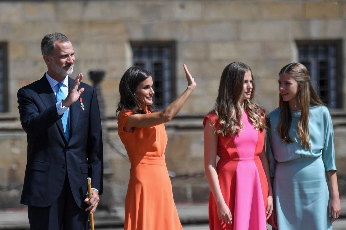 Los Reyes, Leonor y Sofía presiden en Santiago los actos del día del apóstol