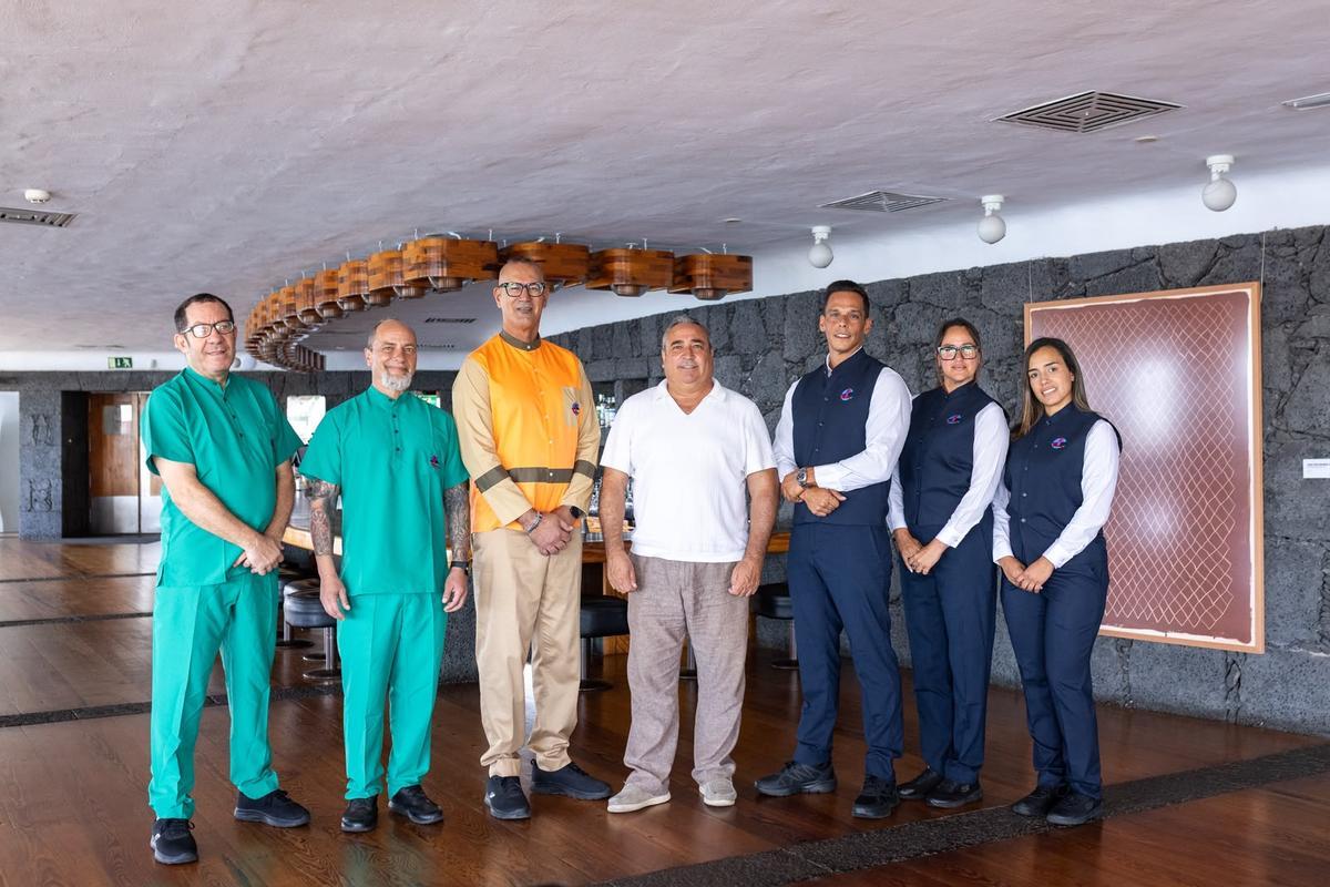 Nuevos uniformes de los trabajadores del Castillo de San José, uno de los Centros Turísticos del Cabildo de Lanzarote.