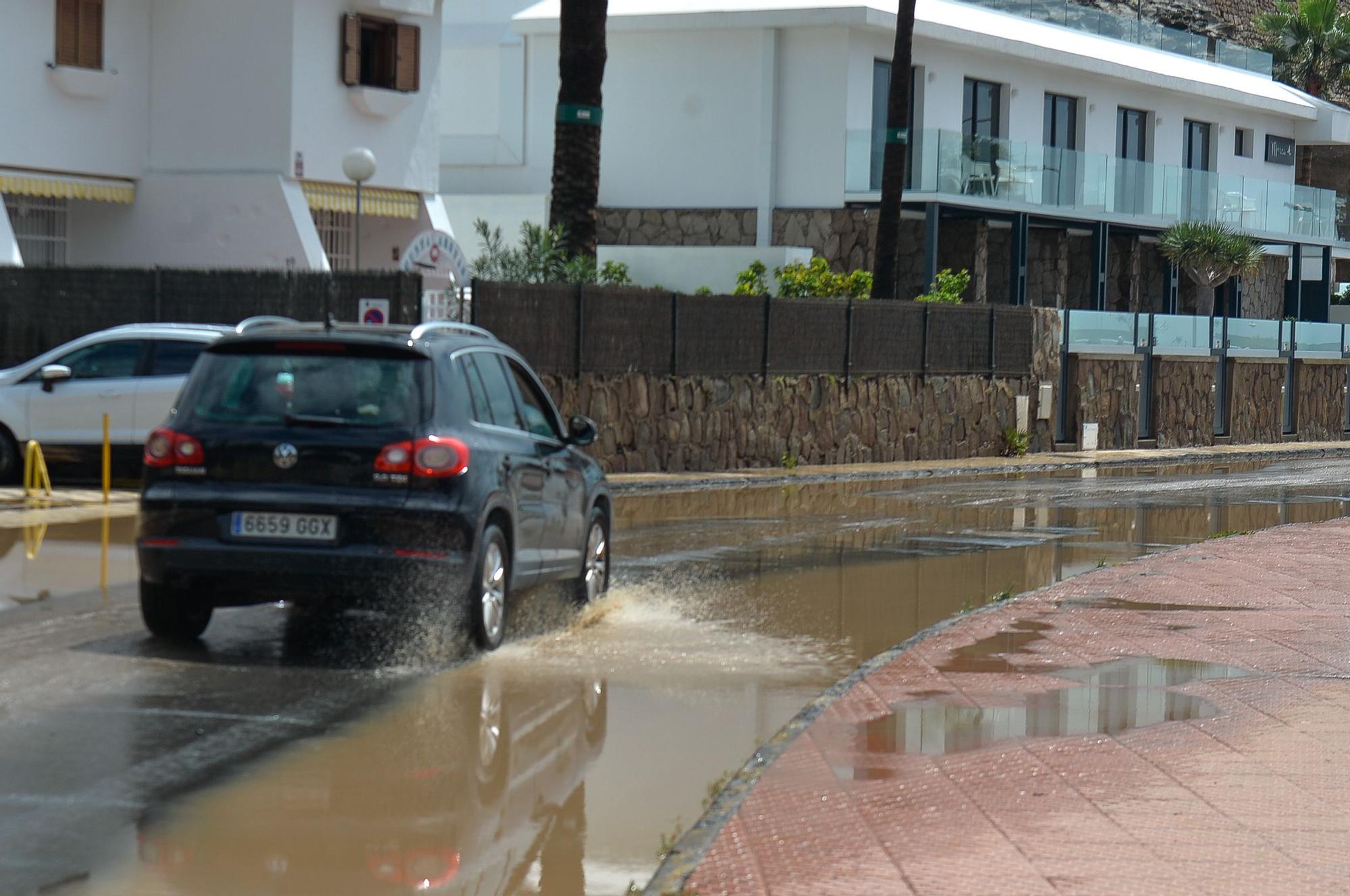 Dia después de la lluvia en Puerto Rico y Playa del Inglés