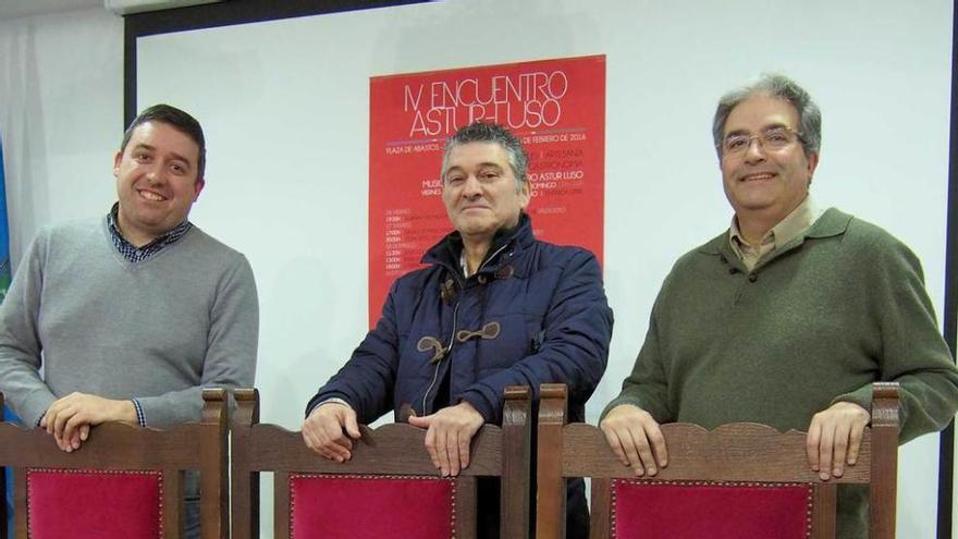 Celso Roces, César Díaz y Pablo Canal, ayer, en la presentación.