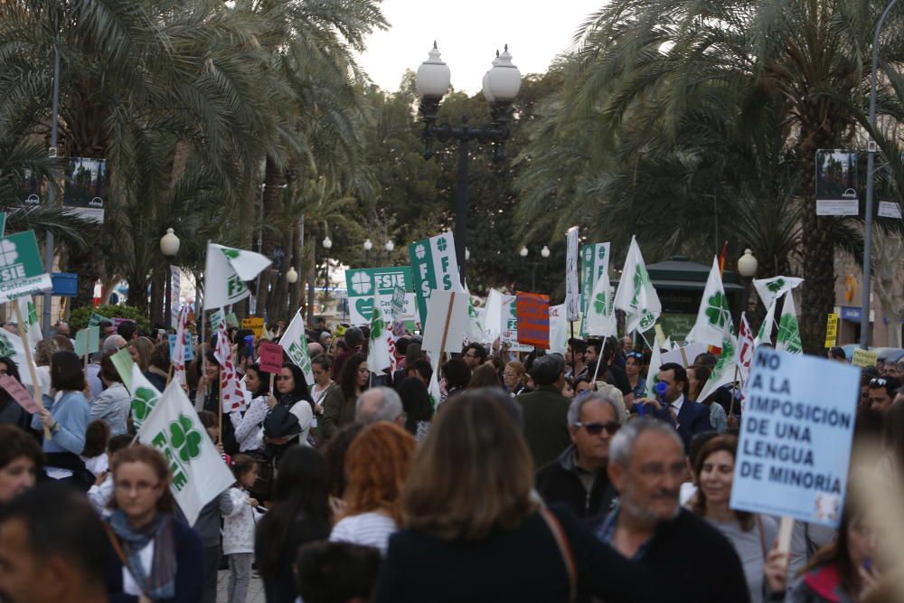 Protesta contra el plurilingüismo en Alicante