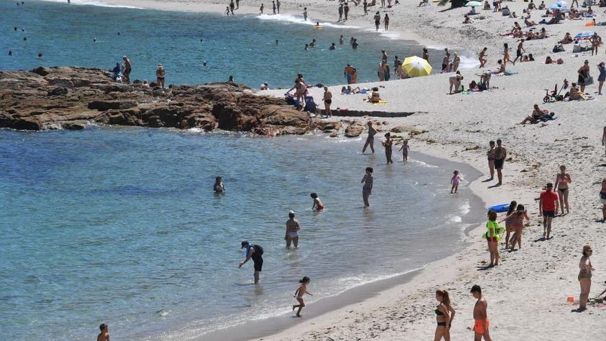 Bañistas en Riazor.