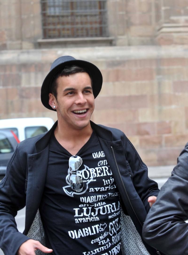 Mario Casas con una camiseta que esperemos que no haya sobrevivido al paso del tiempo