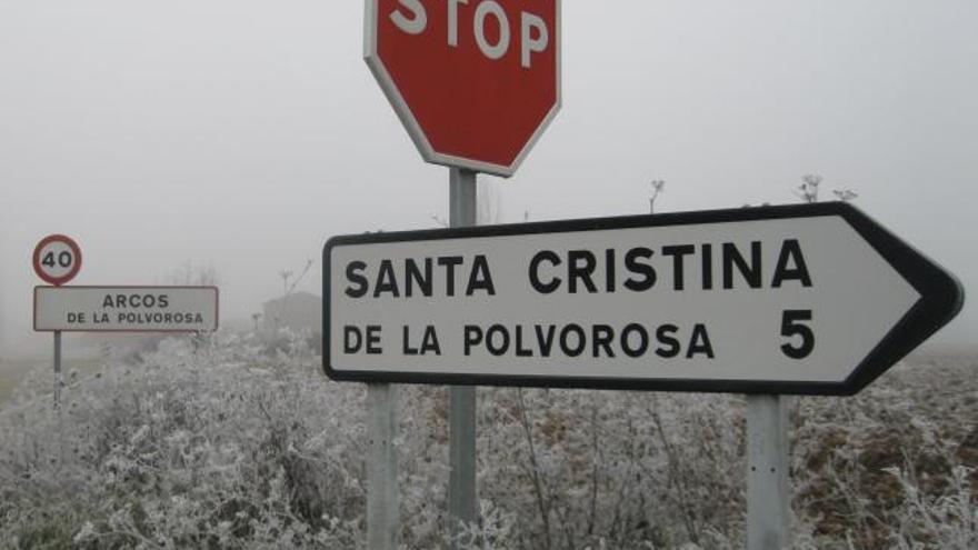 Aspecto que presentaba ayer la entrada a Arcos de la Polvorosa.