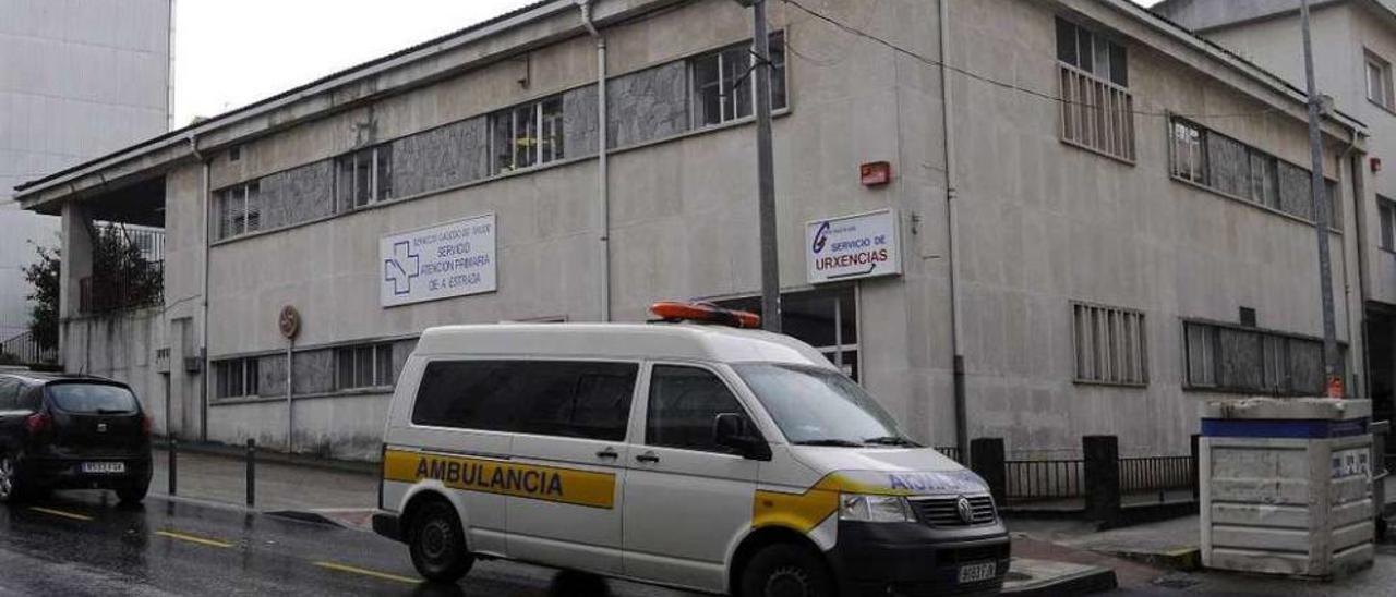 Imagen de archivo del actual centro de salud de A Estrada, en la avenida de Santiago. // Bernabé / Javier Lalín