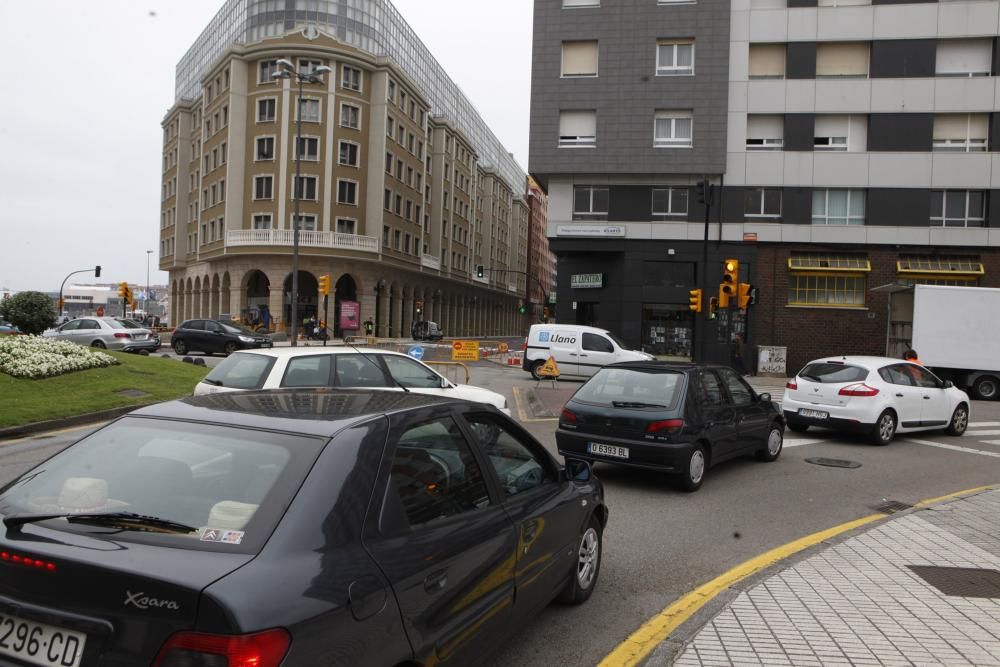 Caos circulatorio junto al "solarón" por las obras en Marqués de San Esteban.