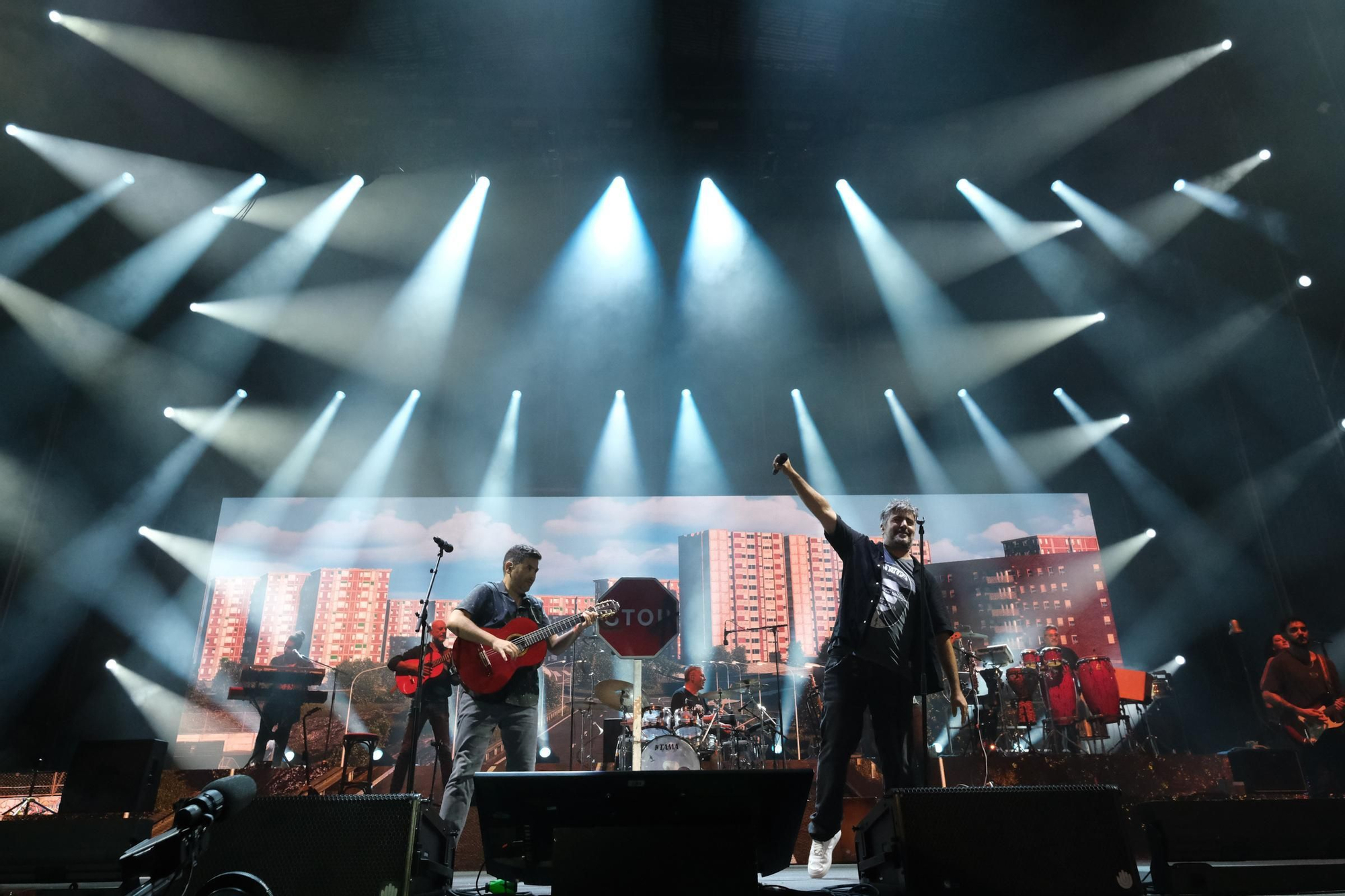 Momentos del concierto de los hermanos Muñoz (Estopa) en el recinto Marenostrum Fuengirola