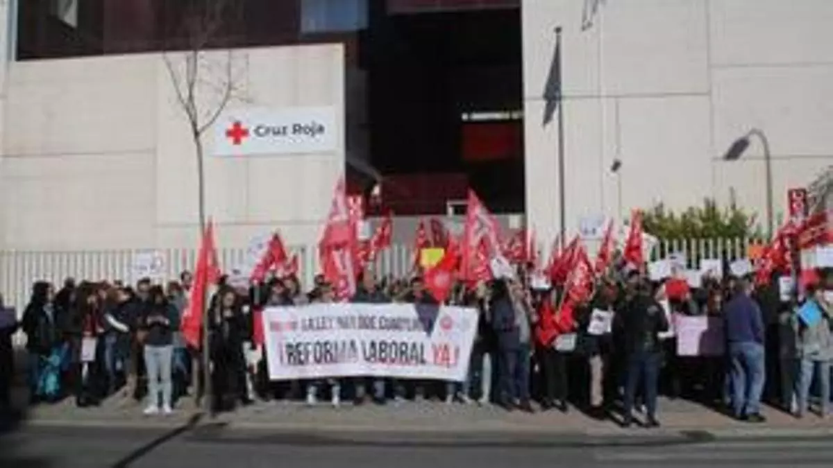 CCOO y UGT exigen salarios dignos para la plantilla de Cruz Roja en Córdoba