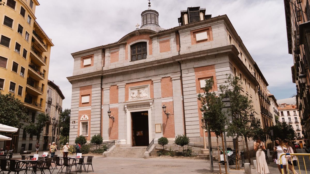 La Plaza de Santiago, cercana al Palacio Real, de donde parten el Camino de Santiago de Madrid y el Camino de Uclés.