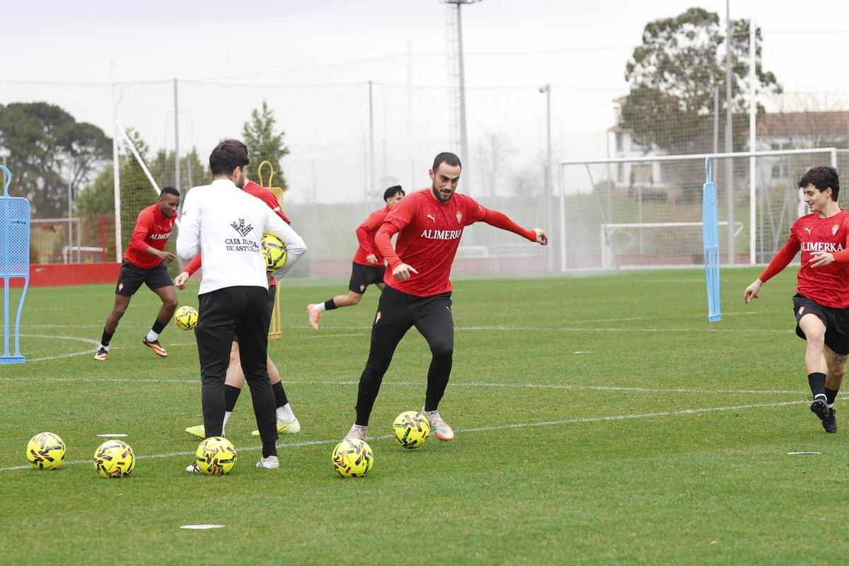 FOTOS: José Riestra ya lidera desde Mareo el proyecto del Sporting FOTOS: José Riestra ya lidera desde Mareo el proyecto del Sporting