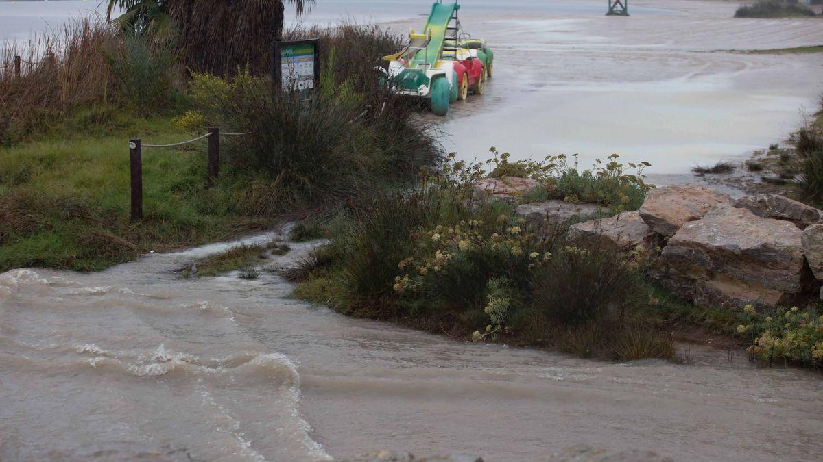 Auf Ibiza kam es am Freitag (22.10.) zu starken Regenfällen, die vielerorts zu Überschwemmungen führten..