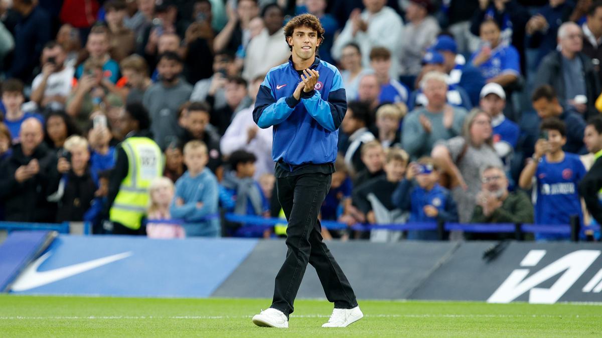 Joao Félix durante el descanso del partido del Chelsea de este jueves de UEFA Europa Conference League