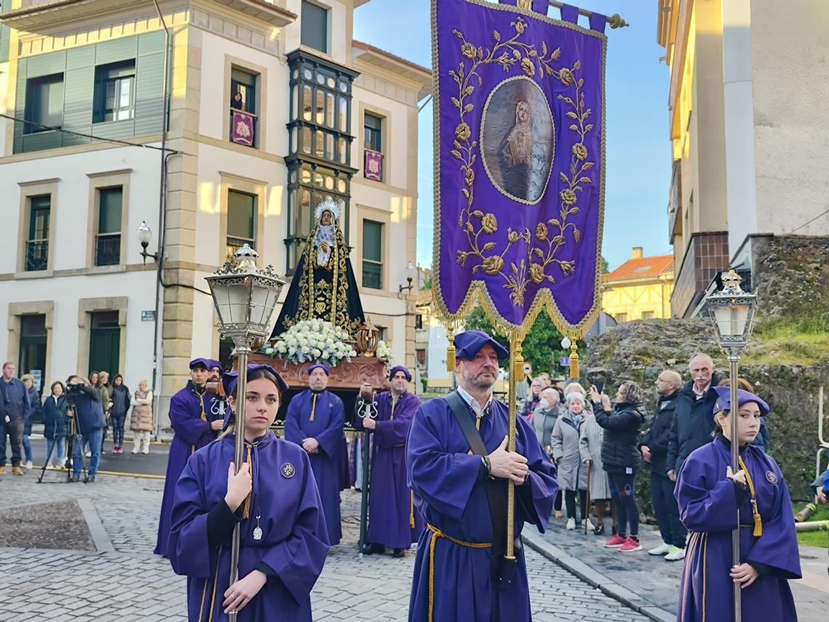 SEMANA SANTA VILLAVICIOSA 2023 | La procesión de la Soledad recorre ...