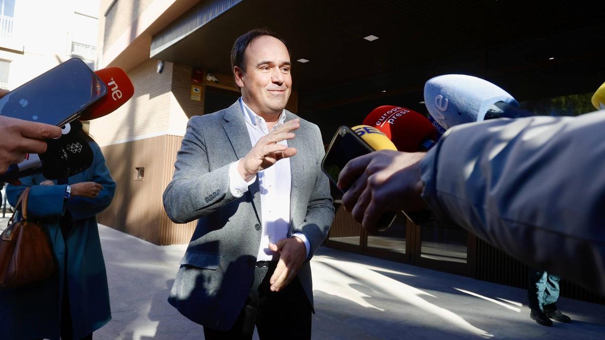 Juanfran Pérez Llorca atiende a los periodistas tras su declaración como testigo en la causa de la dana.