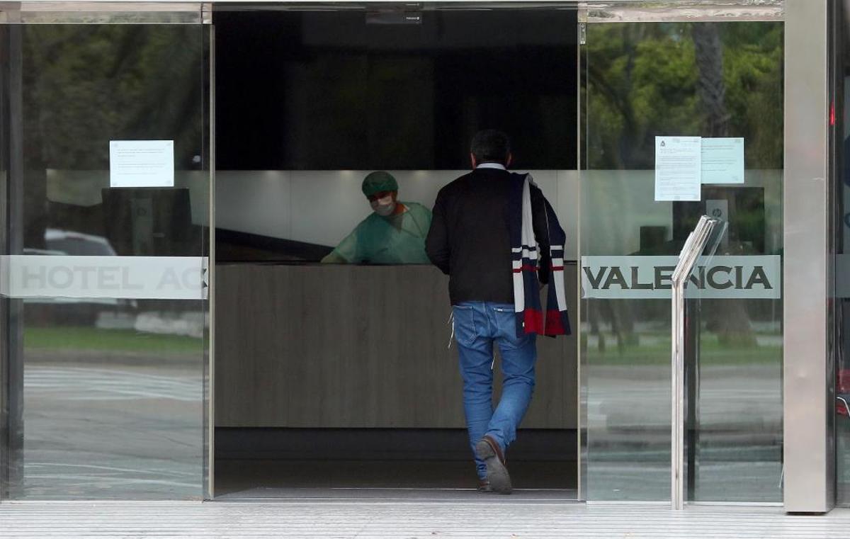 Los pacientes leves de la COVID-19 pasan su cuarentena en hoteles