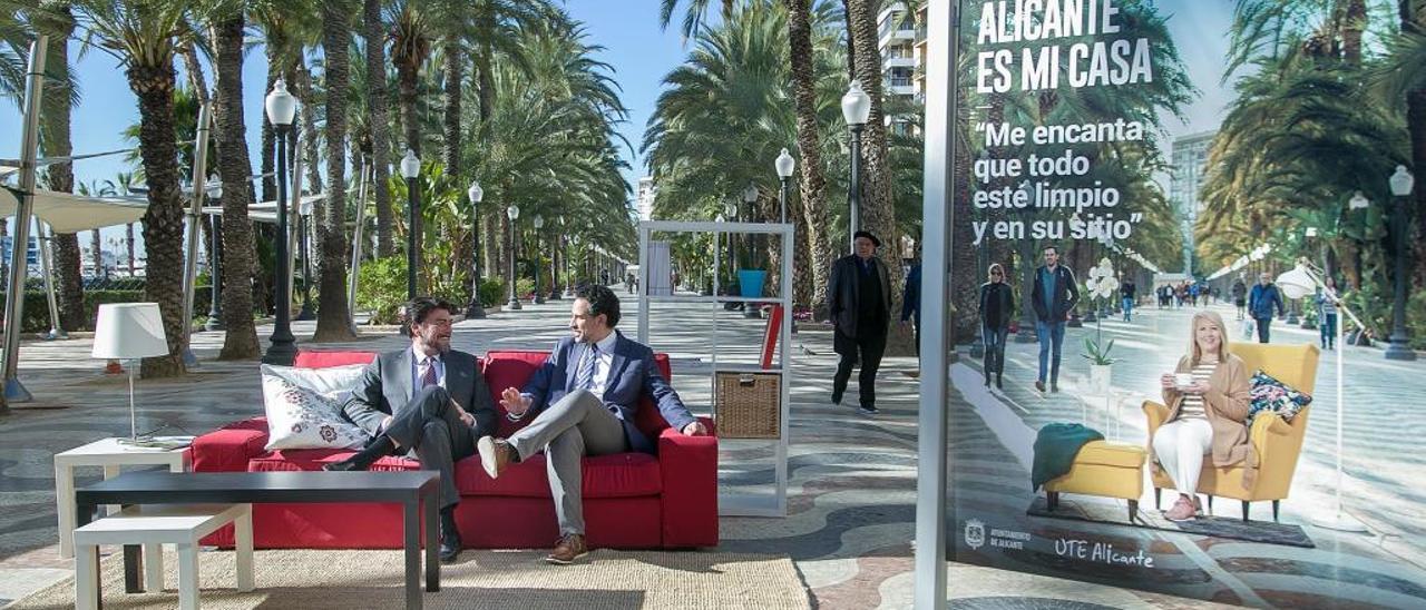 Barcala en la presentación de una campaña sobre limpieza junto al edil Cortés