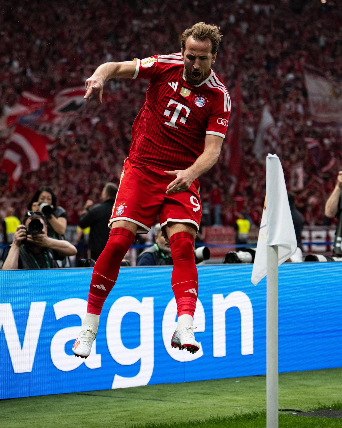 Harry Kane celebra uno de los goles de la final de la Pokal
